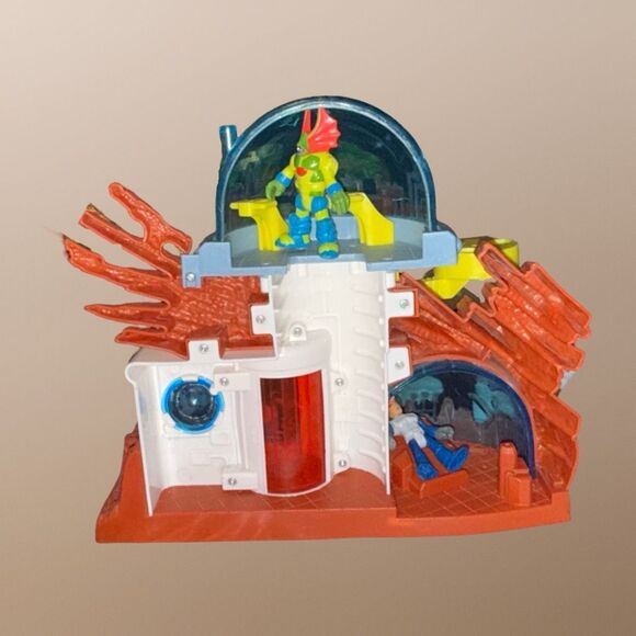 2011 Fisher Price Imaginext Moon Space Station Moon Hauler Alien & Astronaut - Picture 7 of 13